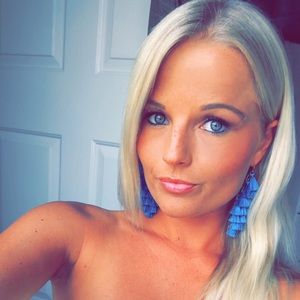 Meet your Posher, Halle